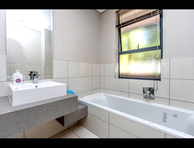 2 BEDROOM APARTMENT TO LET IN ROSEBANK